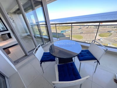 Apartamento de 3 dormitorios en Torre Imperiale, Punta del Este.