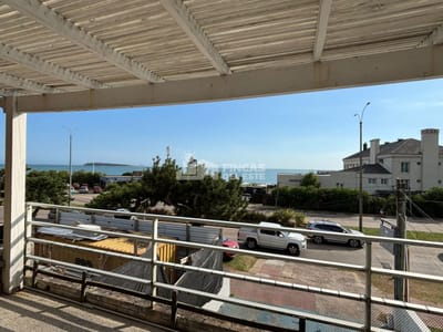 Apartamento de 2 dormitorios en primera linea en venta