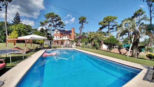 Casa en venta Playa Mansa  7 dormitorios