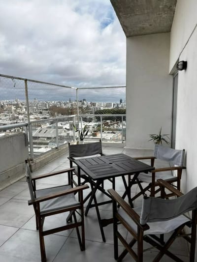 ALQUILER APARTAMENTO EN TRES CRUCES 2 DORMITORIOS GARAJE Y TERRAZA PARRILLERO