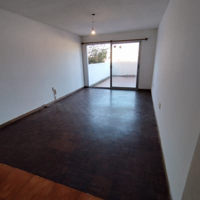 Alquiler Monoambiente Con Patio En Pocitos Nuevo Luminoso