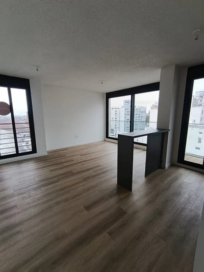 Venta Apartamento 2 Dormitorios Excelente Ubicación En Tres Cruces