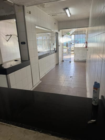 Alquiler De Local Comercial 98m2 Sin Gastos Comunes En Larrañaga