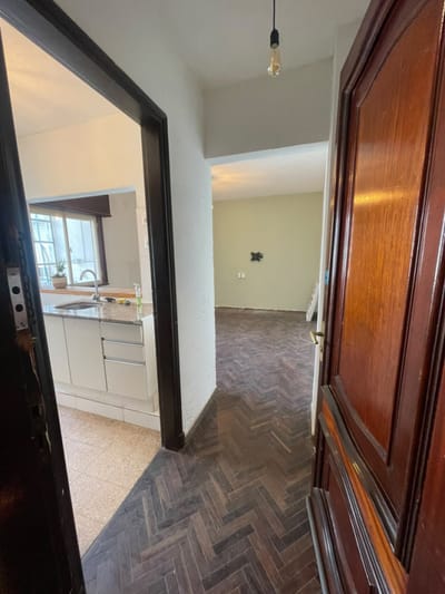 Alquiler Apartamento 2 Dormitorios 3ro Por Escalera En Ciudad Vieja