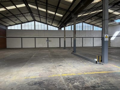 Alquiler En Complejo Industrial Ideal Para Local Comercial Depósito O Galpón En Malvin Norte