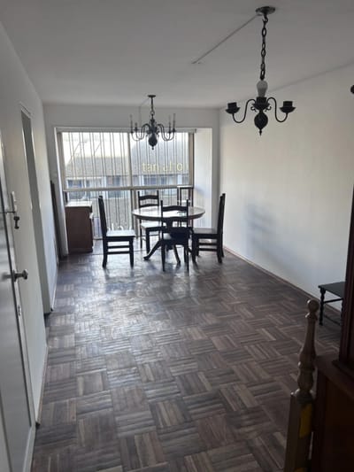 Venta Apartamento De 2 Dormitorios Al Frente Amplio y Luminoso En Centro