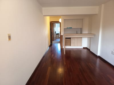 Alquiler De Monoambiente A Estrenar Al Frente En Centro