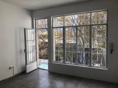 Alquiler Apartamento De 1 Dormitorio Balcón Al Frente Luminoso En Centro
