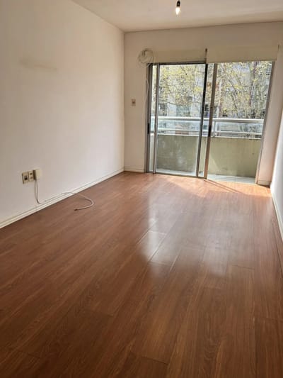 Alquiler Monoambiente Con Balcón Al Frente Excelente Zona En Pocitos