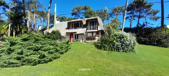 Casa Quincho 3 Dormitorios + 2 Adicionales, Piscina & Barbacoa En Venta