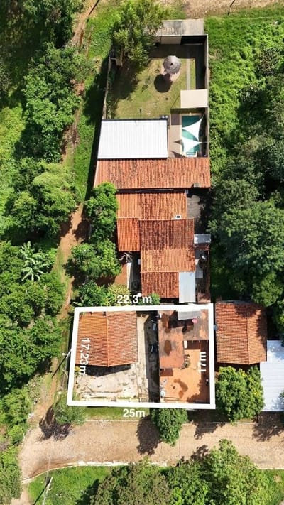 Vendo Terreno con Construcciones en esquina en el Barrio Yka’a- Luque