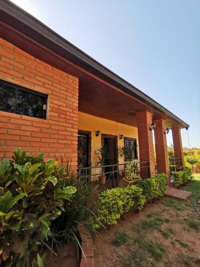 VENDO COQUETA CASA EN LIMPIO, A UNA CUADRA DEL ASFALTO!