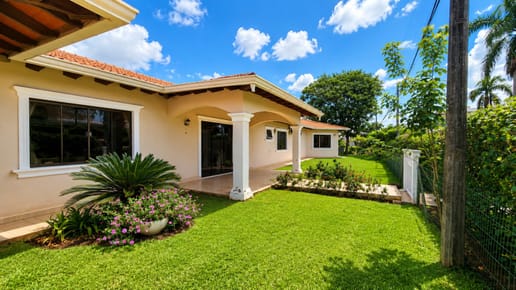 VENDO CASA EN EL PARANA COUNTRY CLUB