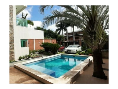ALQUILO ELEGANTE RESIDENCIA EN PRIMER BARRIO – LUQUE 