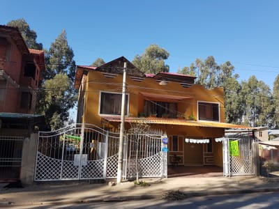 CASA SOBRE LA AVENIDA ECOLÓGICA TIQUIPAYA 