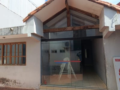 CASA CON ESPACIO COMERCIAL EN ALQUILER