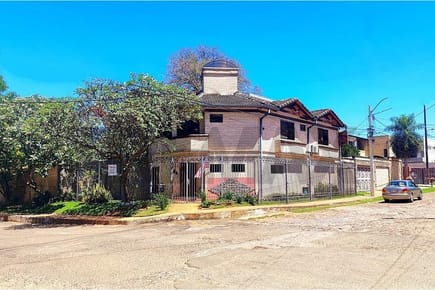 Casa venta Lambare a pasos del Yacht