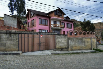 En Los Almendros calle 2