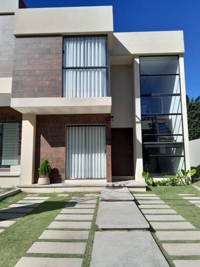 En Alquiler! Lujosa casa amoblada en el Urubó