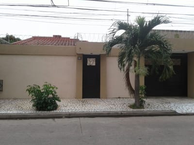 CASA EN VENTA AV. ALEMANA ENTRE 2DO Y 3ER ANILLO