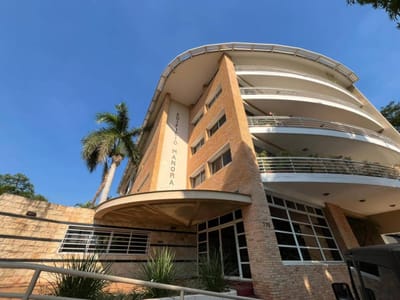 Vendo amplio departamento 3 habitaciones 2 cocheras Edificio MANORA 
