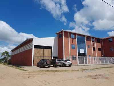 HERMOSO GALPÓN EN VENTA KM 8 AL NORTE.