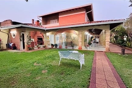 Vendo Amplia Casa en Asunción Barrio Sajonia 