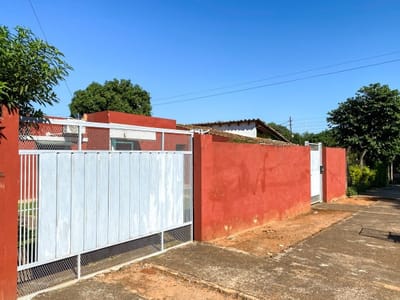 Vendo Casa en Luque, Laurelty | 3 Dormitorios | 360 m² | Gs. 600 Millones