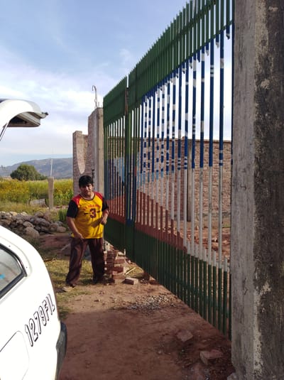 Terreno en venta amurallado con un cuarto 4x4