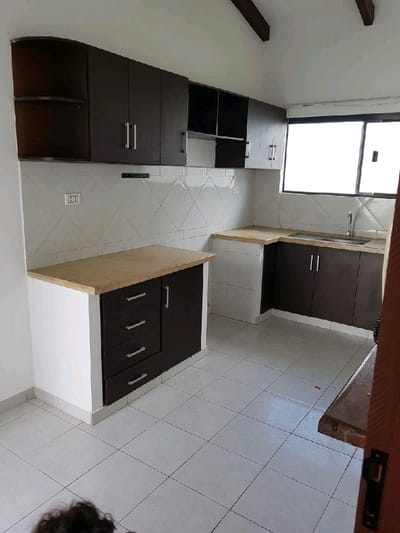 Business broker alquila hermosa casa consta de 3 Dormitorios Tiene 1 suite con v