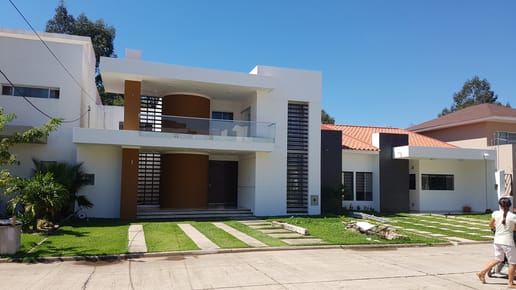 Hermosa casa 4 habitaciones en condominio zona norte