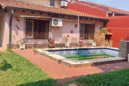 Vivienda con Piscina y Quincho en Luque