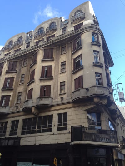 Historical Art Deco Hotel by Plaza Independencia