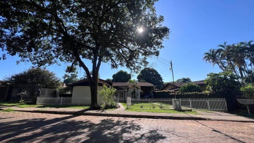 EN VENTA RESIDENCIA EN AREA 1 CIUDAD DEL ESTE 