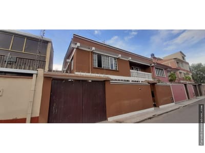 CASA CAMINO AEROPUERTO PROX. AV. 6 AGOSTO EN COCHABAMBA