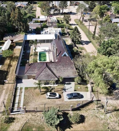 VENDO CON RENTA  DE USD 3.000 Chalet, Parque de 1400m2 piscina barbacoa