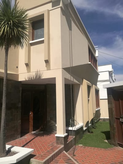 Casa junta de 3 niveles