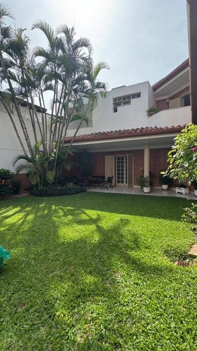 VENDO CASA EN ZONA DEL BANCO CENTRAL DEL PARAGUAY 