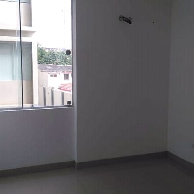 B.R alquila dpto. de 2 h. z/centrica con piscina y terraza propia 