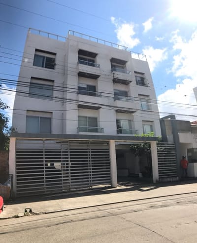 Alquilo departamento en condominio “Lujamar”, entre 2do y 3er anillo entre Av. la barranca y san Aurelio depto de 90m2 construidos, dos dormitorios, con baño compartido, living/comedor amplios, cocina con comedor de diario estilo americano, baño de visita