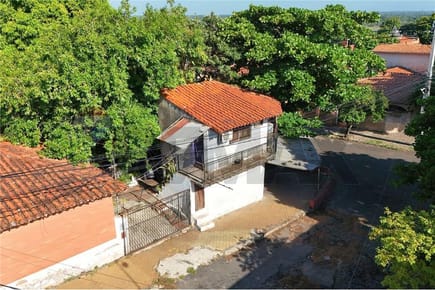 CASA EN ESQUINA DE 710 m² IDEAL PARA DESARROLLO