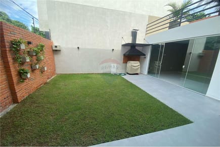 En Venta Hermoso Triplex en Barrio Jara