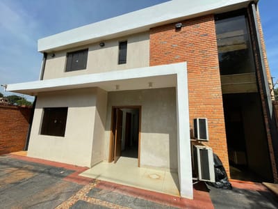 ALQUILO O VENDO CASA EN LAURELTY LUQUE