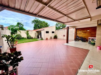 CASA DE 6 DORMITORIOS EN VENTA SOBRE AVENIDA 