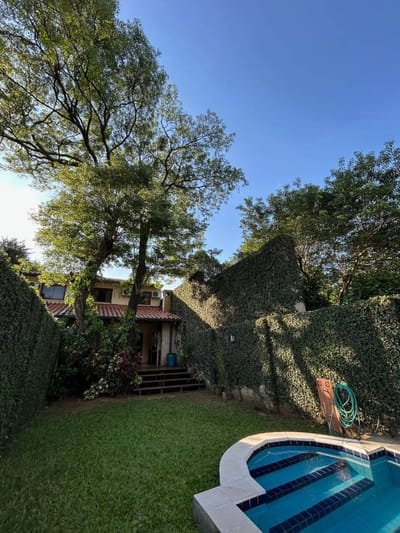 Vendo Duplex con Gran Patio en Bo. Mburucuya/MdmeLynch