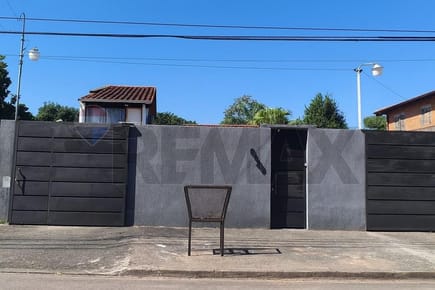 En venta casa de 3 dorm con piscina-Los Laureles