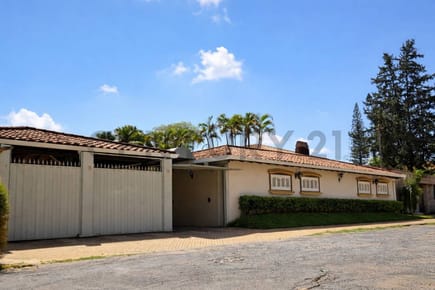 AMPLIA RESIDENCIA EN VENTA