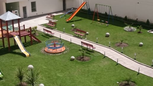 Lindo departamento en condominio cerrado con parque, cancha, piscina, jacuzzi, sauna seco y vapor, gym, parrilleros, salon de eventos