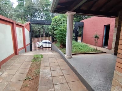 VENDO CASA DE 5 DORMITORIOS EN CAPIATA