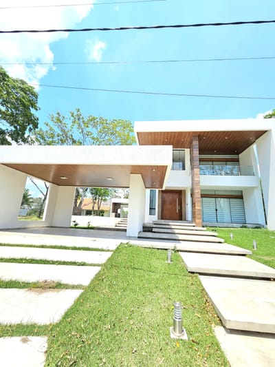 CASA EN ALQUILER  DE 3 DORMITORIOS EN SUITE EN COND. URUBO GOLF